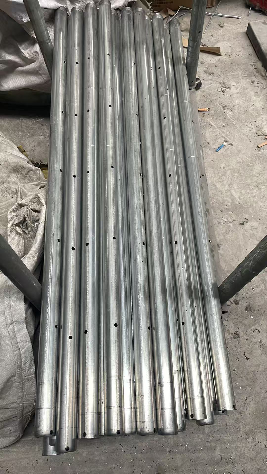 Galvanized pulse cleaning pipes